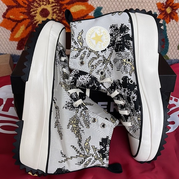 Converse 171399C
RUN STAR HIKE HI
SATURN GOLD/BLACK/EGRET
Men’s sneakers Platfrm - Picture 12 of 16